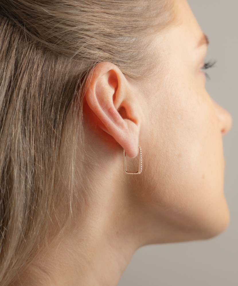 Gold earrings with zircons Gold earrings with zircons