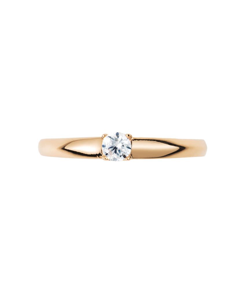 Gold ring with zirconium
