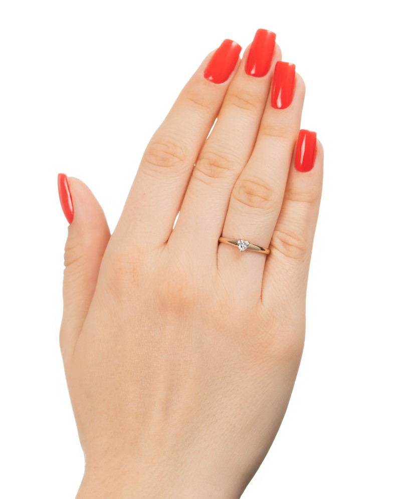 Gold ring with zirconium