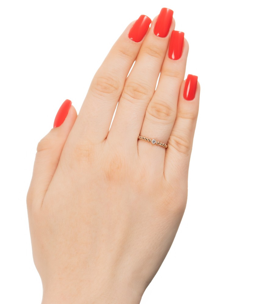 Gold ring with zirconium