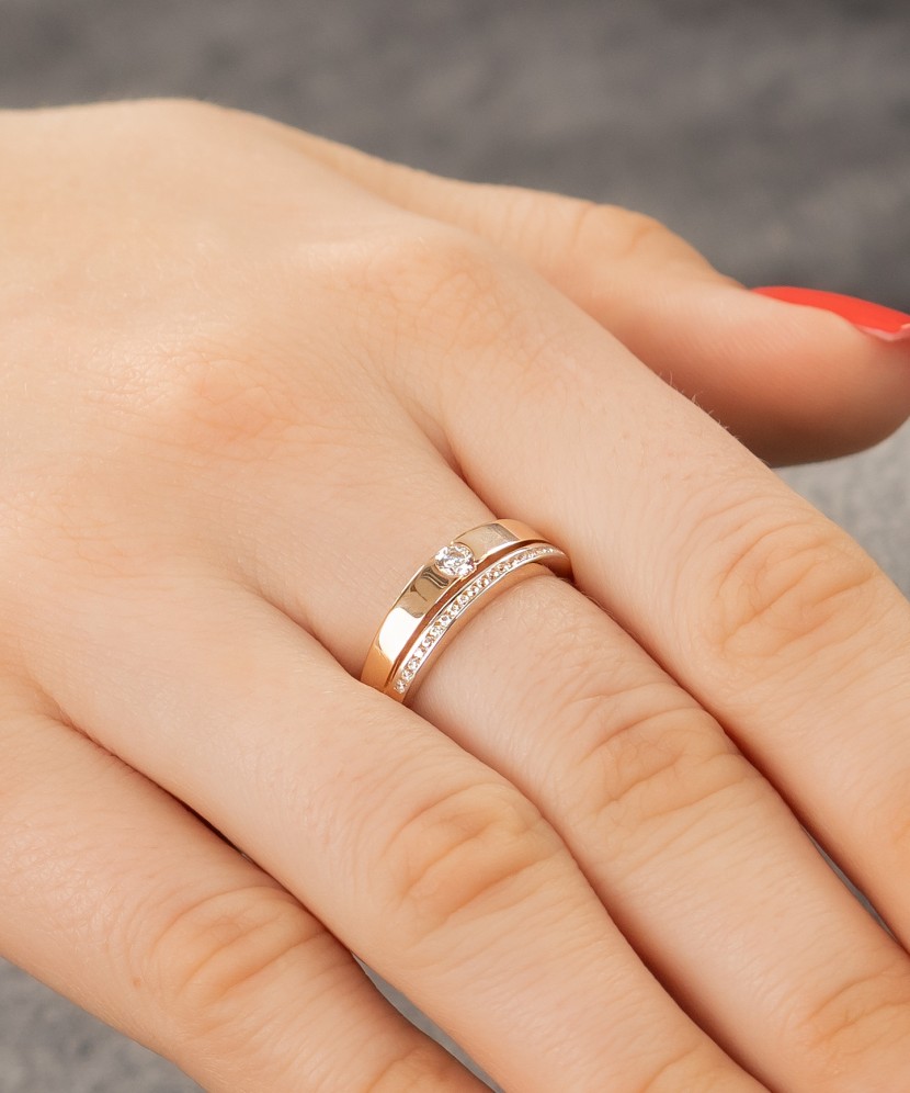 Золотое кольцо с цирконами Золотое кольцо с цирконами