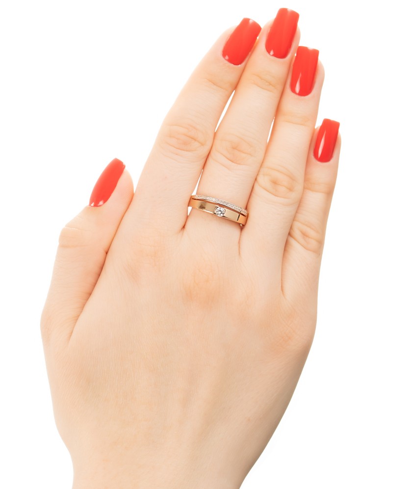 Gold ring with zircons