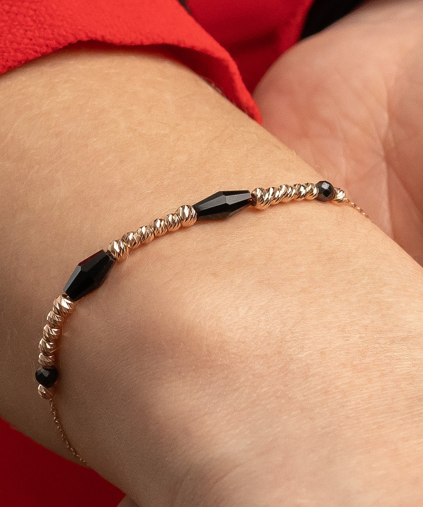 Золотой браслет с ониксом