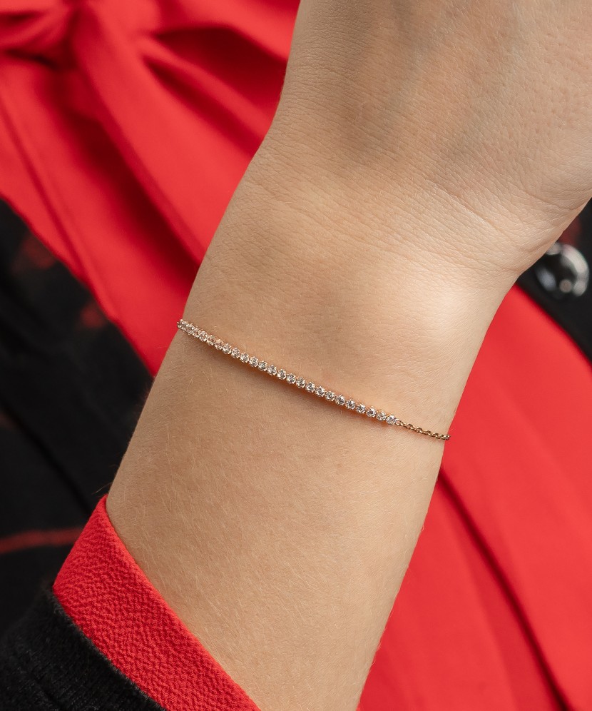 Gold bracelet with zircons