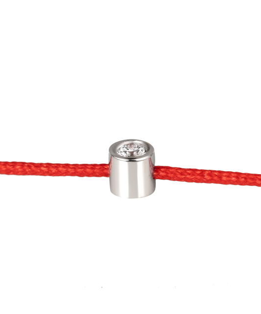 Браслет из красной нити с подвеской из белого золота и бриллиантами 0.03ct
