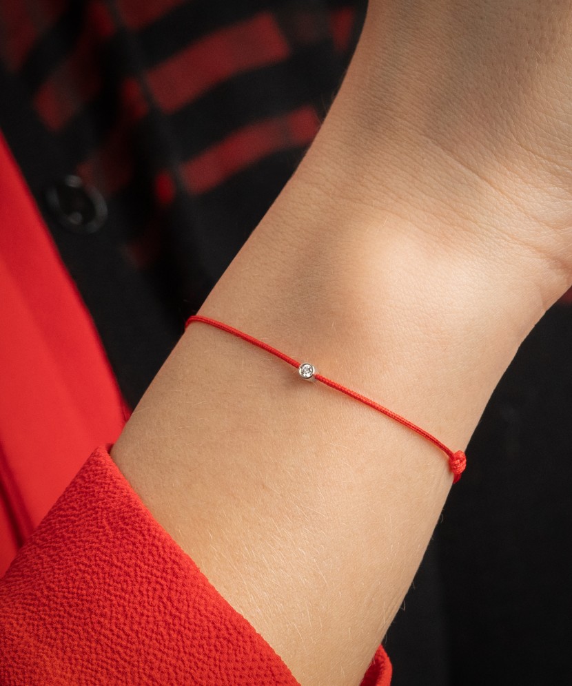 Red string bracelet with white gold and diamond pendant 0.05ct