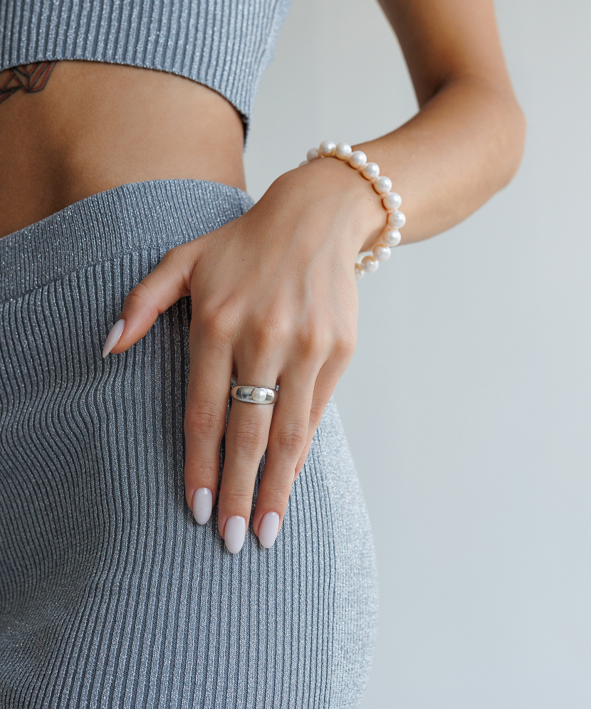 Серебряное кольцо с жемчугом и цирконами