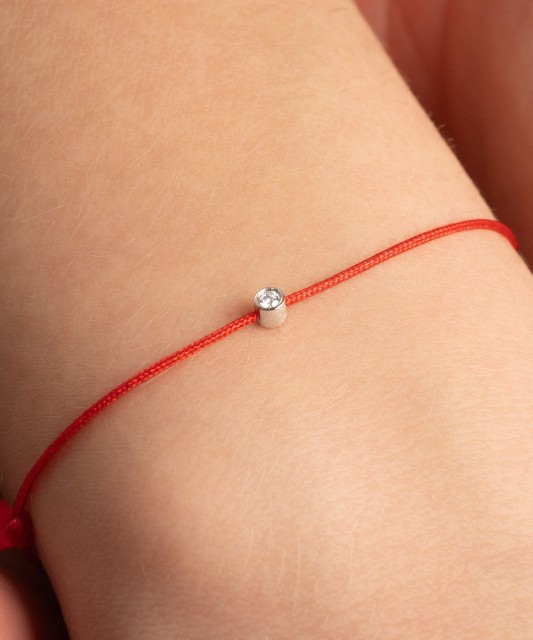 Red string bracelet with white gold and diamond pendant 0.03ct