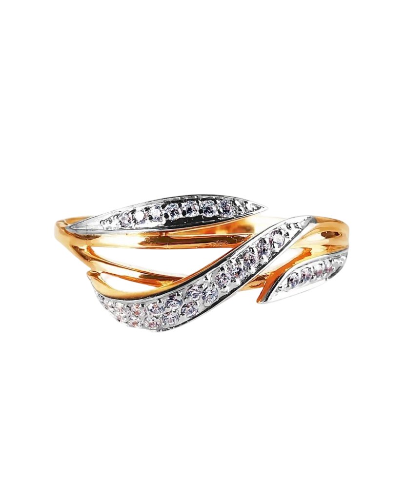 Gold ring with zirconium