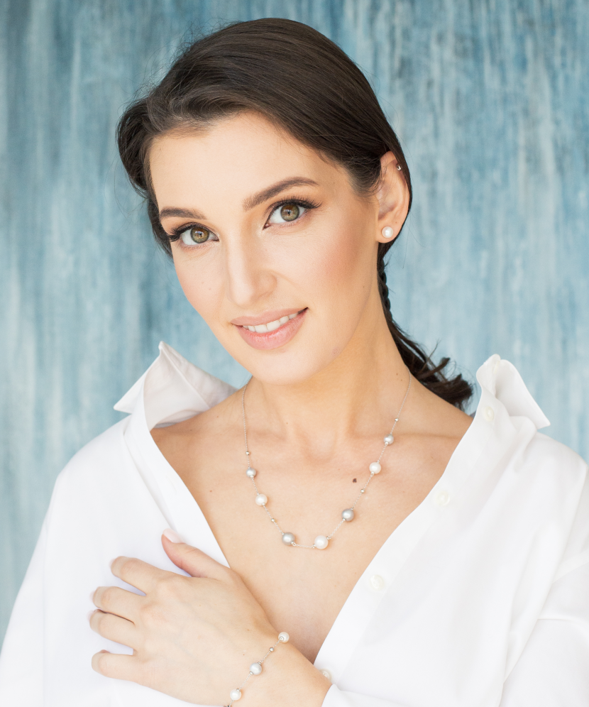 Bracelet with pearls and silver