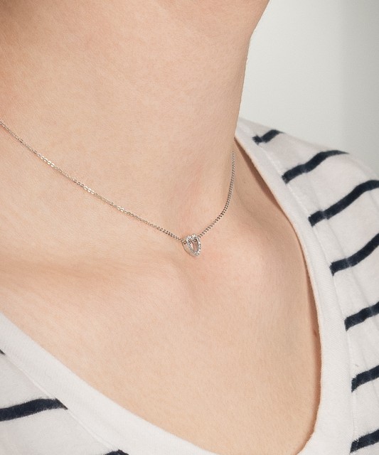 White gold chain with diamond pendant "heart"