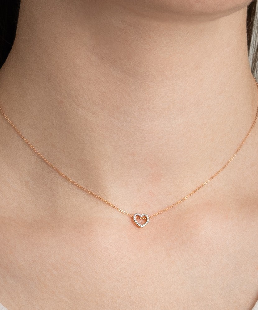 Gold chain with diamond pendant "Heart"