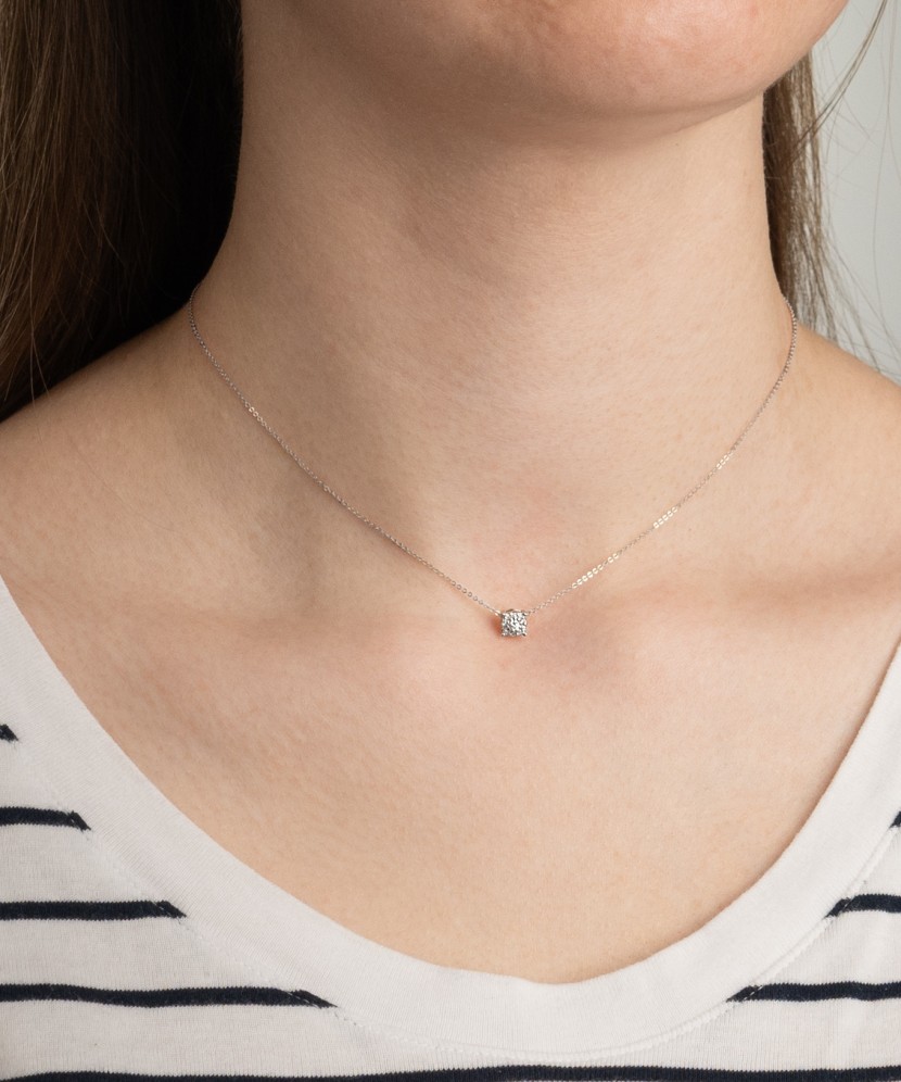 White Gold chain with diamond pendant