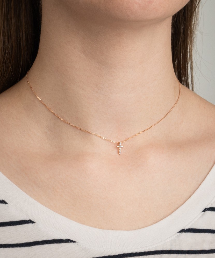 Золотая цепочка с бриллиантовым подвеской "Крестик"