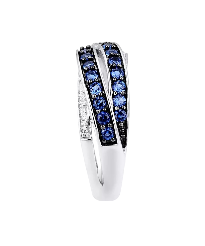 Кольцо из серебра с фианитами Кольцо из серебра с фианитами