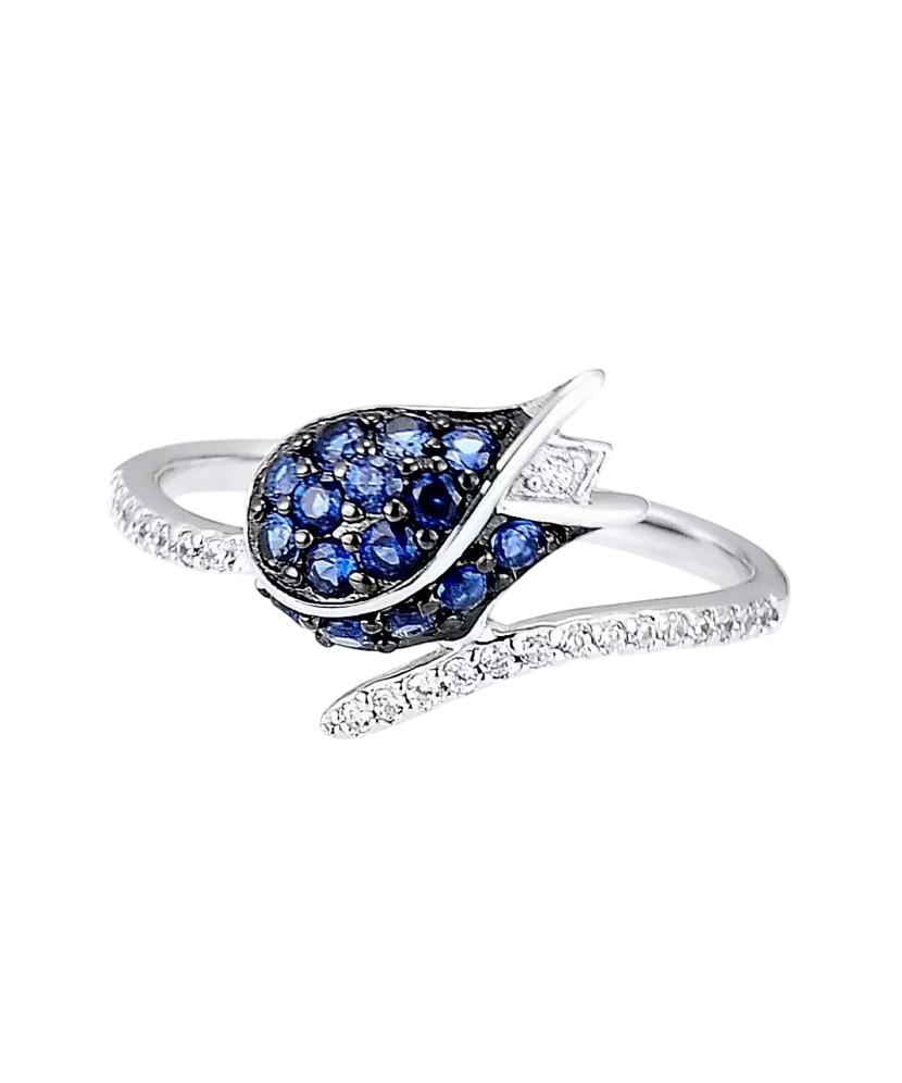 Кольцо из серебра с фианитами Кольцо из серебра с фианитами