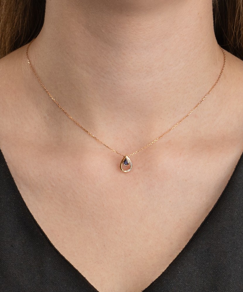 Gold pendant with sapphire and diamonds