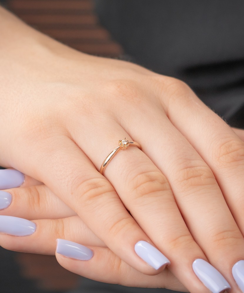 Gold ring with diamond