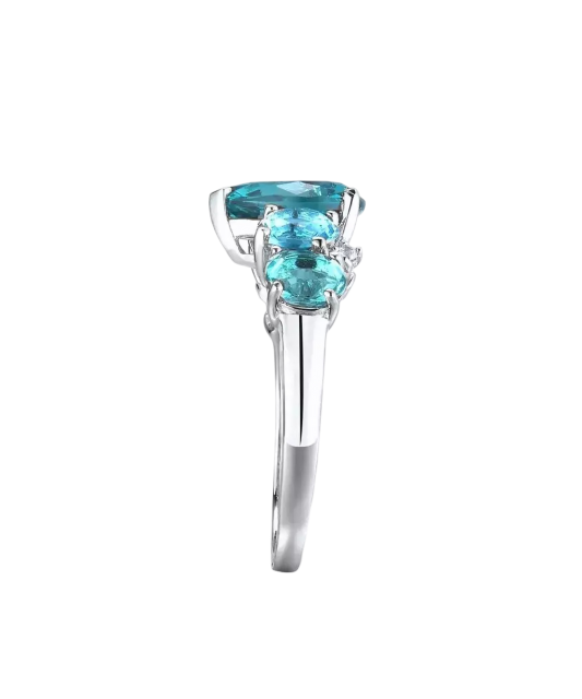 Sterling silver ring with zircons