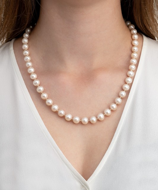 Pearl necklaces with gold