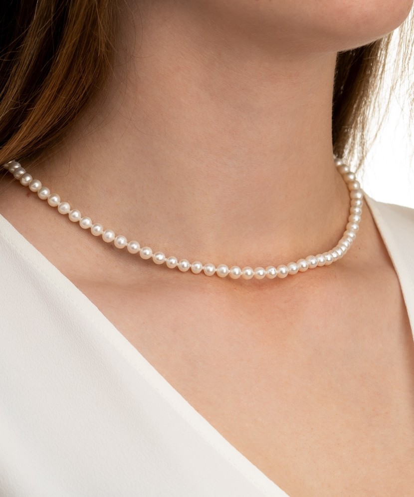 Pearl necklaces with gold