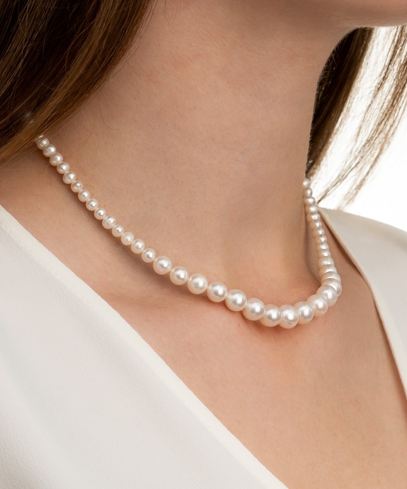 Pearl necklaces with gold