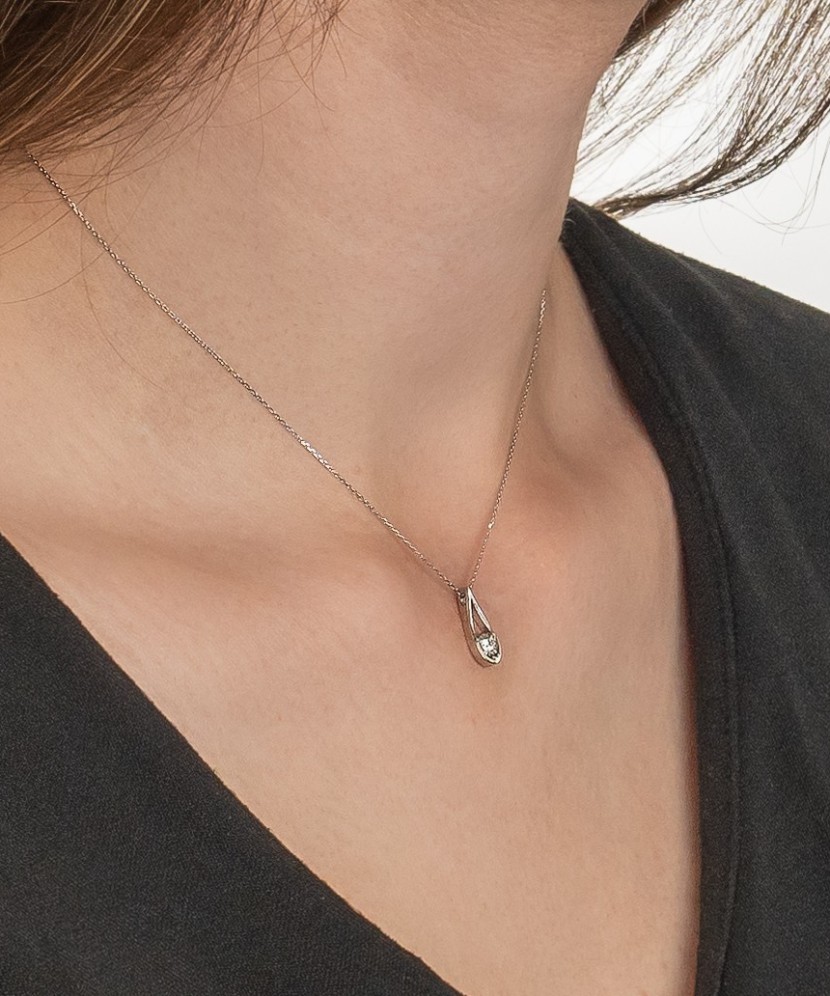 White Gold chain with diamond pendant