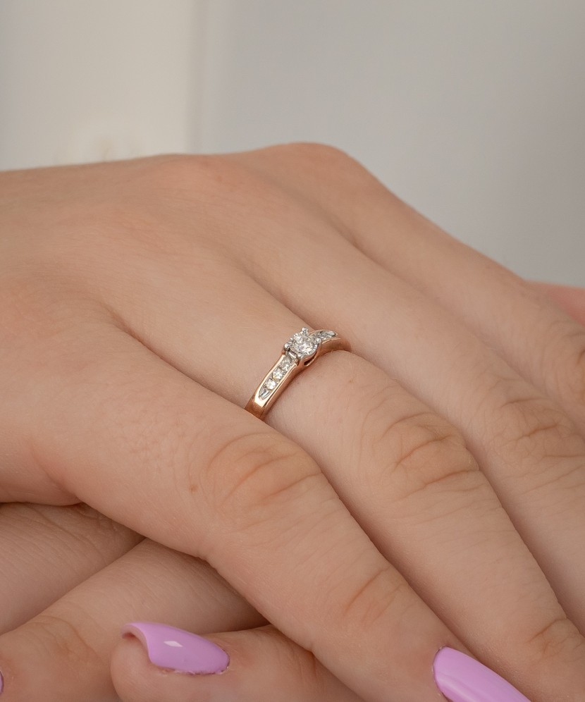 Золотое кольцо с алмазами Золотое кольцо с алмазами