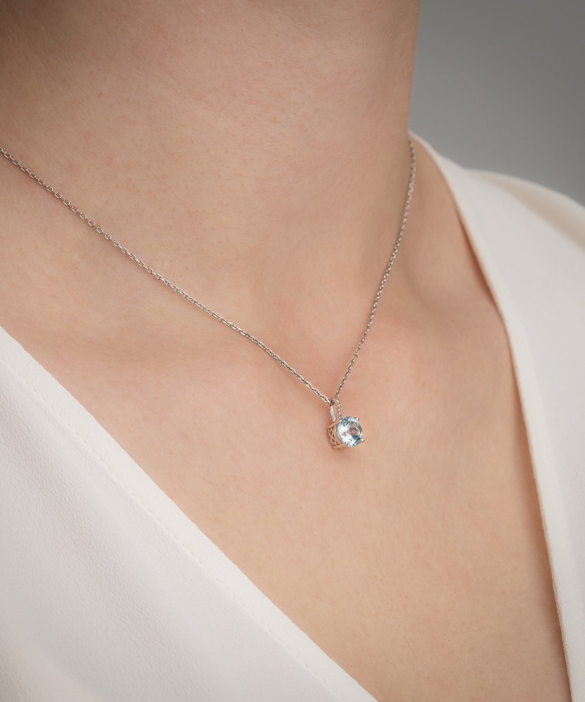 White gold pendant with topaz and diamonds White gold pendant with topaz and diamonds