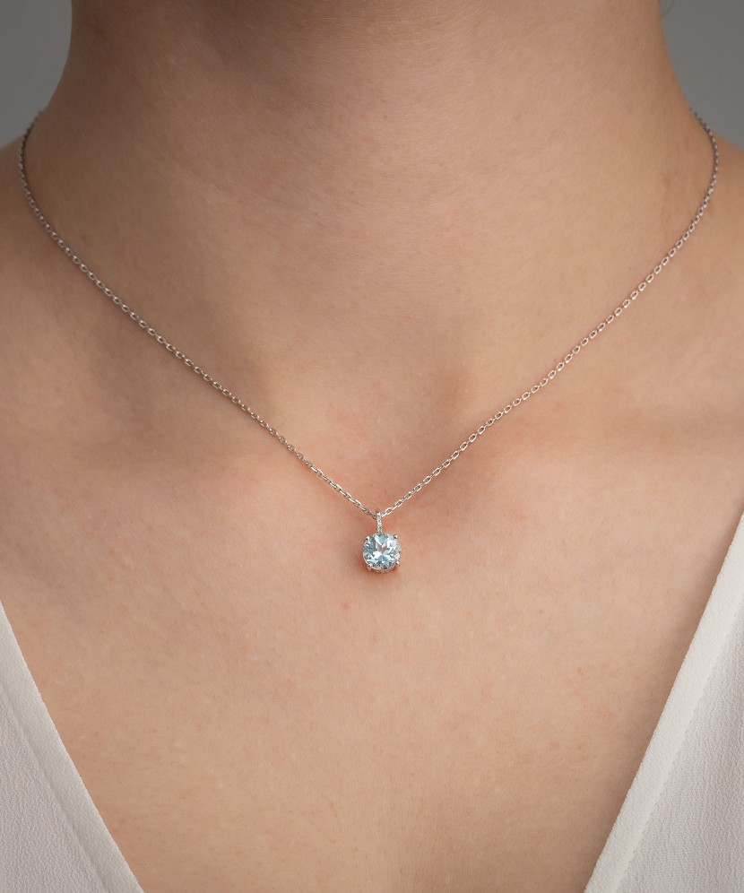 White gold pendant with topaz and diamonds White gold pendant with topaz and diamonds