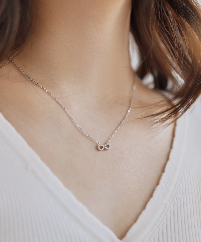 Серебряная цепочка с подвеской из циркона