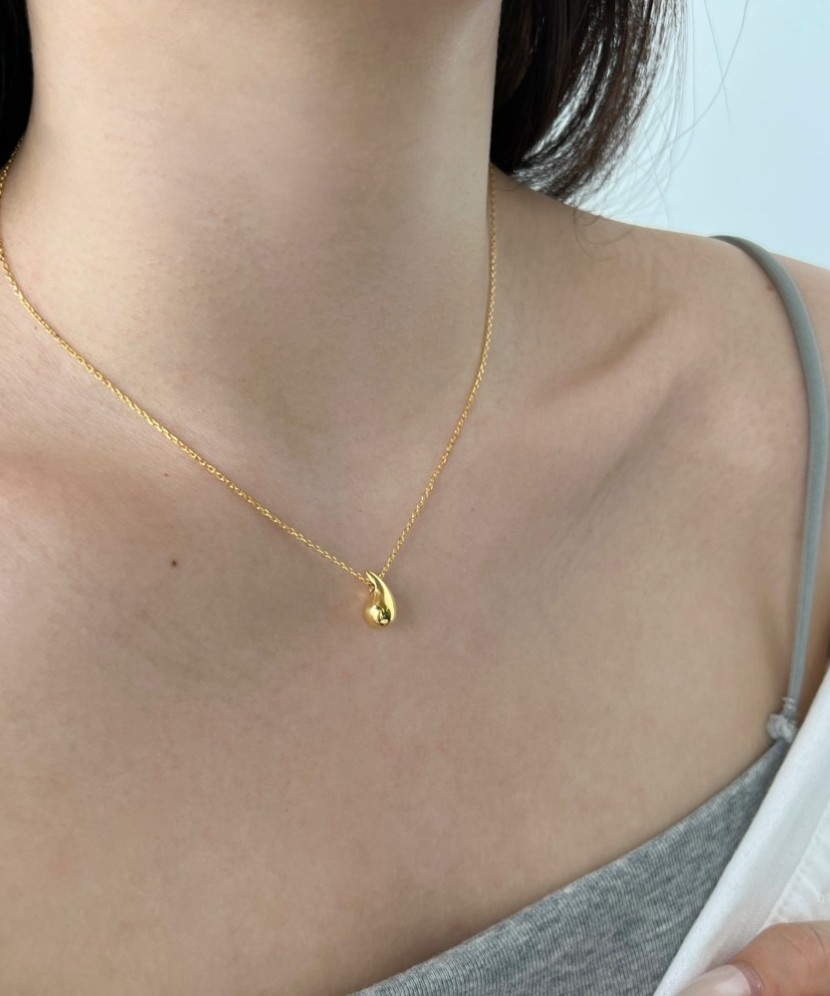 Sterling silver chain with pendant