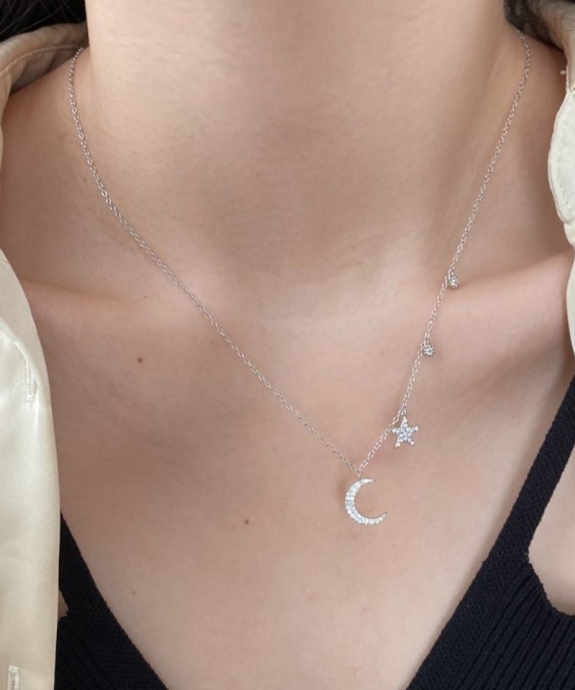 Серебряная цепочка с подвеской из циркона