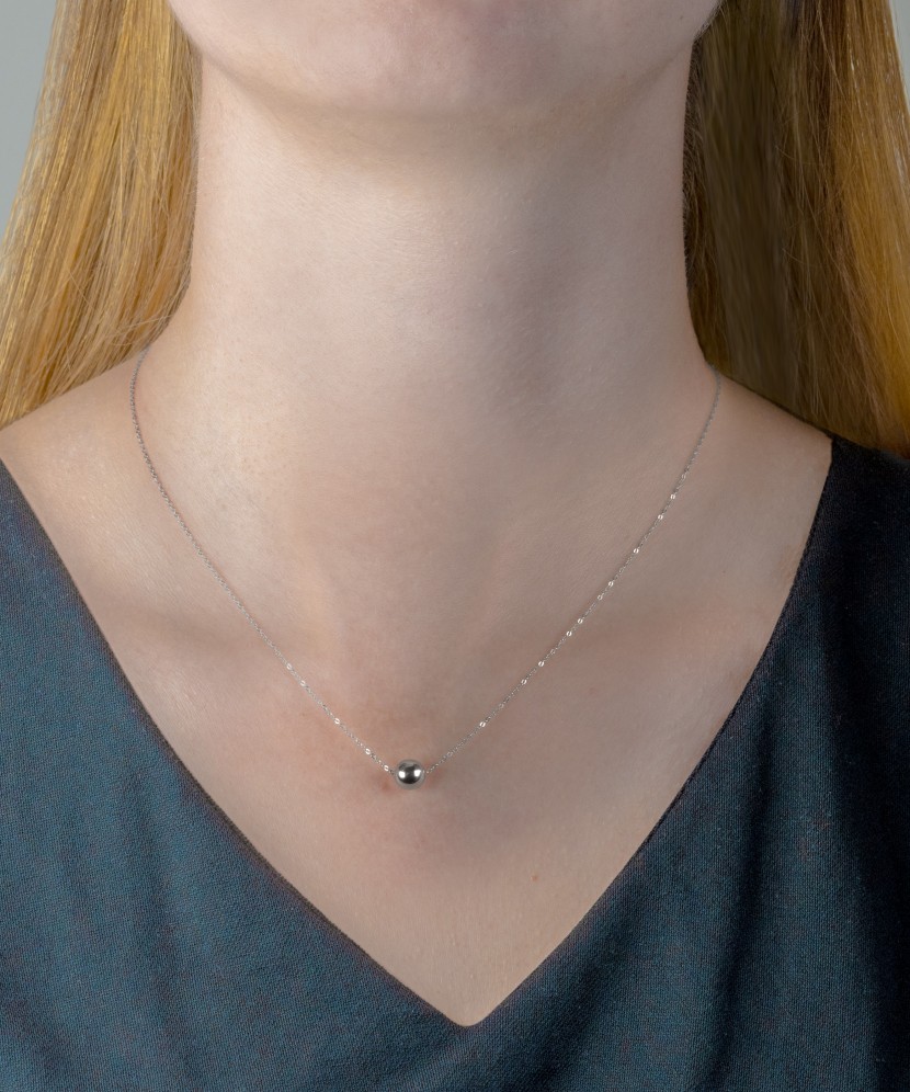 White gold chain with pendant