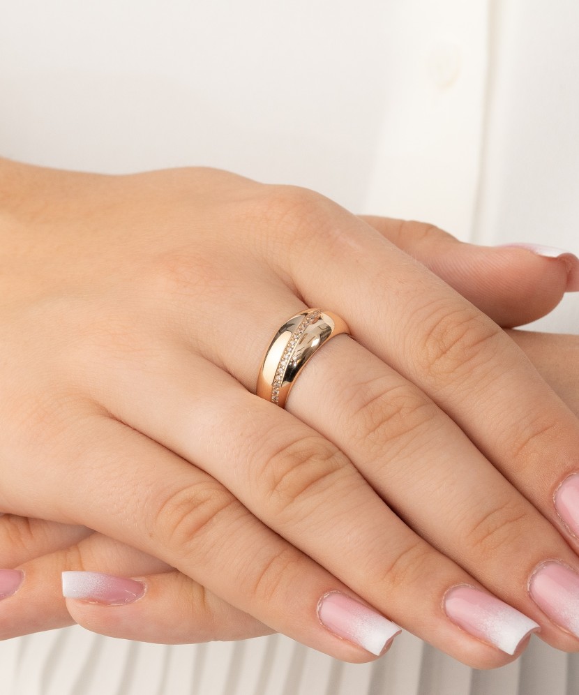 Gold ring with zircons Gold ring with zircons