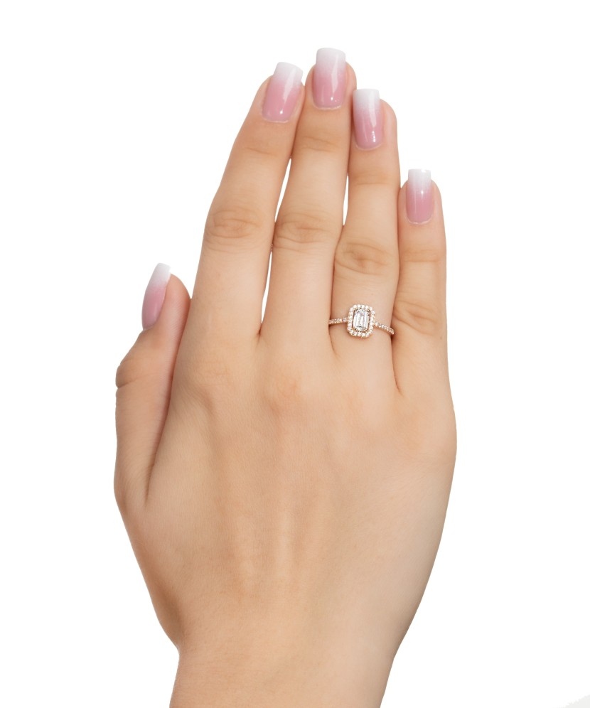 Gold ring with zircons