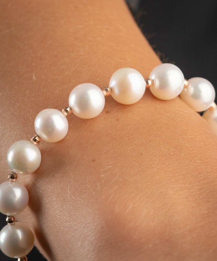 Pearl braceletwith gold