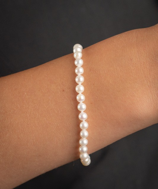 Pearl bracele twith gold