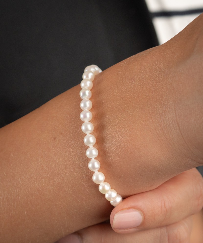 Pearl bracele twith gold Pearl bracele twith gold