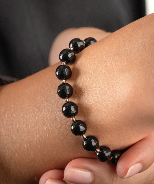 Gold bracelet with onyx 8mm