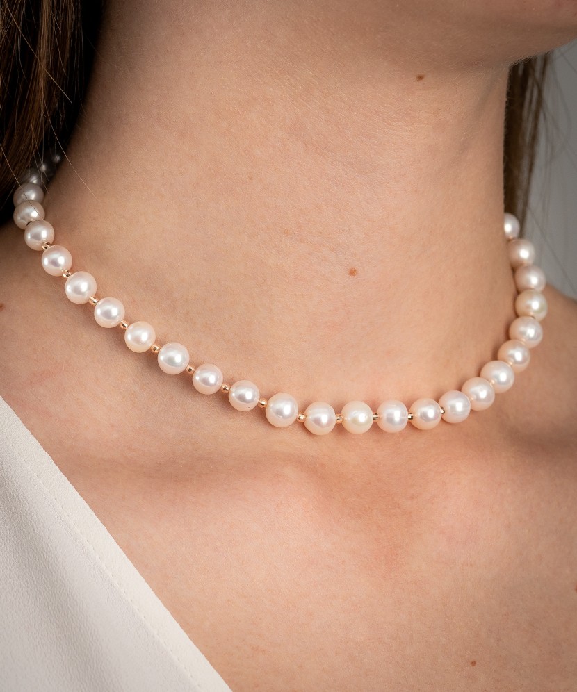 Pearl necklaces with gold