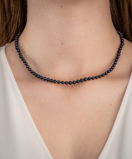 Pearl necklaces with gold