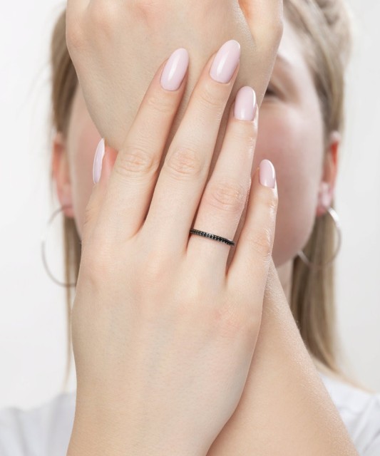 Sterling silver ring with zircons