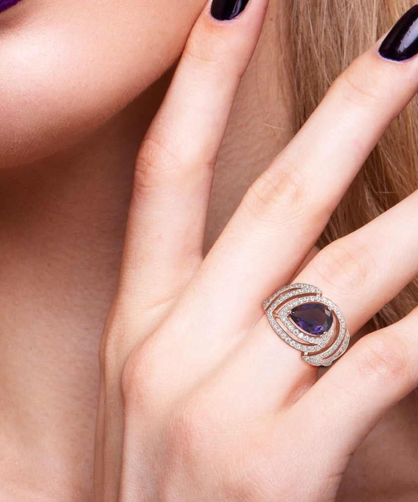 Позолоченное кольцо из серебра с цирконами Позолоченное кольцо из серебра с цирконами