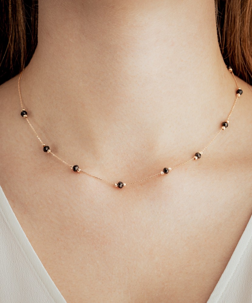 Gold chain with onyx