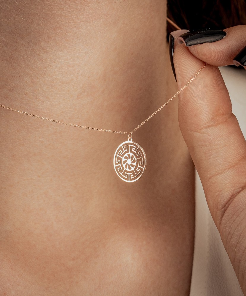 Gold chain with pendant