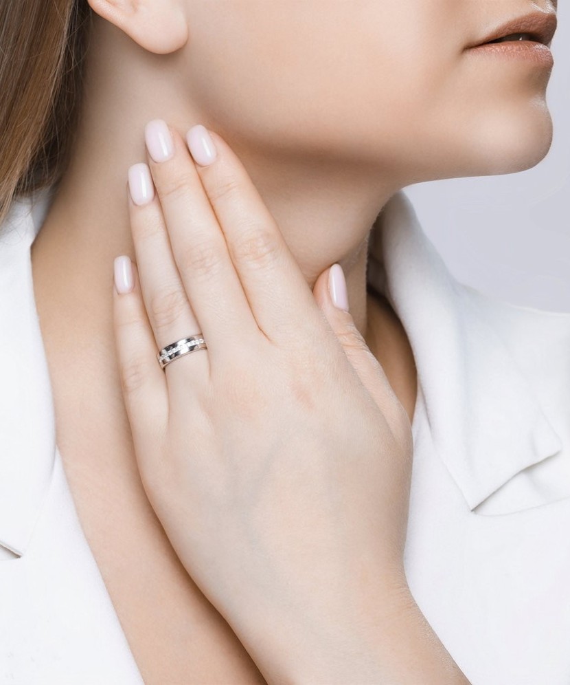 Sterling silver ring with zircons