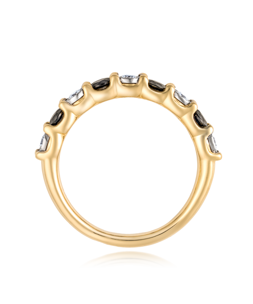 Yellow gold ring with diamonds and sapphires