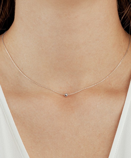 White gold chain with pendant