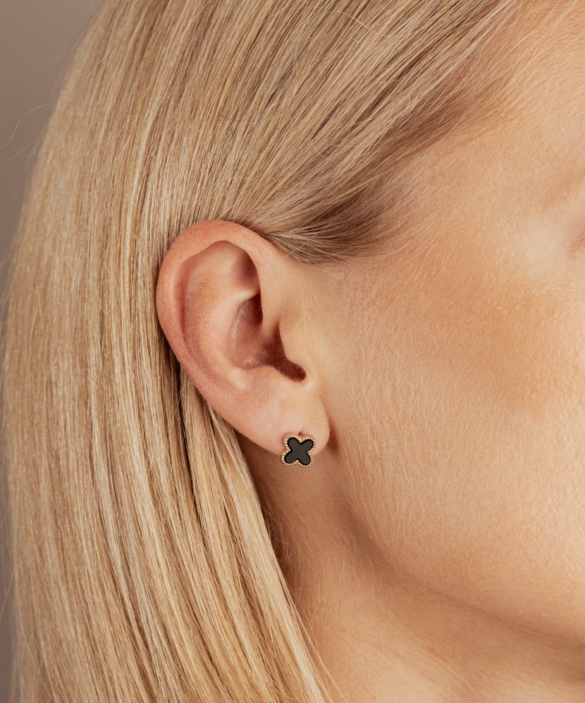 Gold earrings with onyx